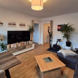 Lichtdurchflutete 2-Zimmer-Wohnung mit Balkon & Stellplatz in Wedel (S1 Hamburg)