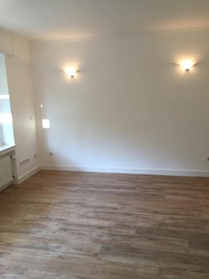 Schöne helle 1-Raumwohnung ruhig gelegen mit Kleiner Küche und Teilmöbiliert – Bild 3