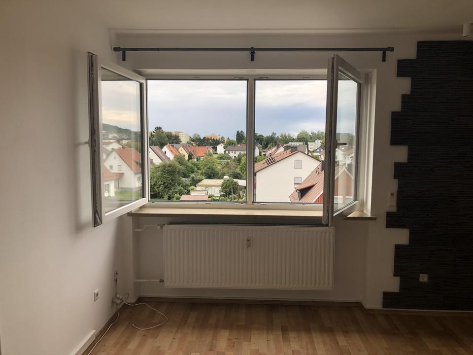 Vermietete, modernisierte 4,5-Zimmer-Wohnung mit Balkon und EBK in Landshut