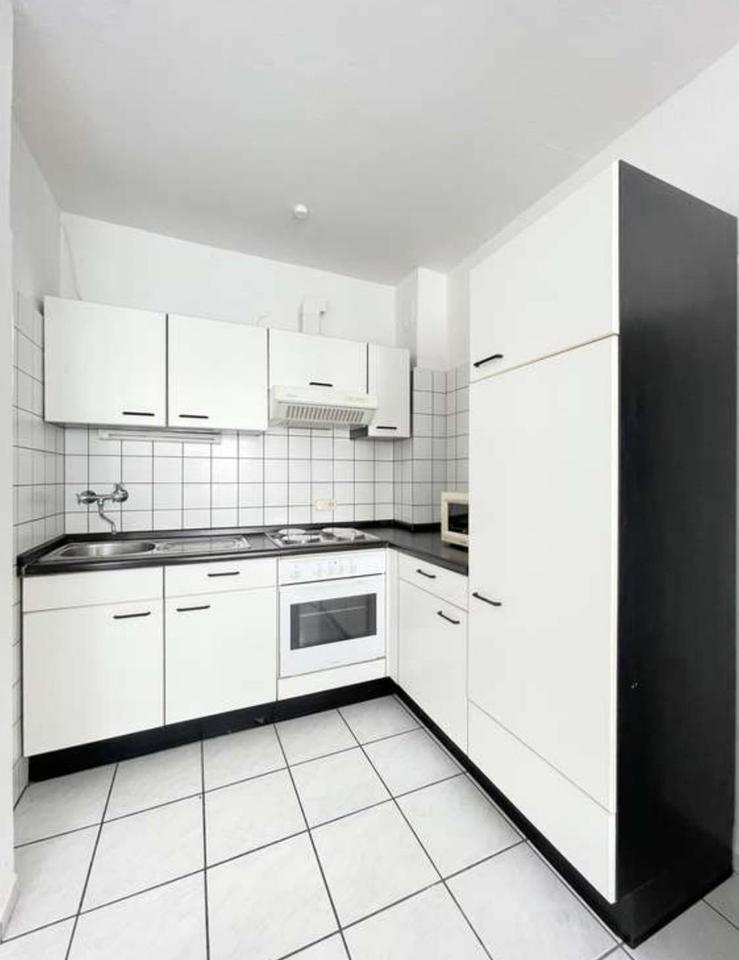 Stilvolle 1-Zimmer-Wohnung mit Einbauküche und Balkon in Unterbilk-Hafen – Bild 2