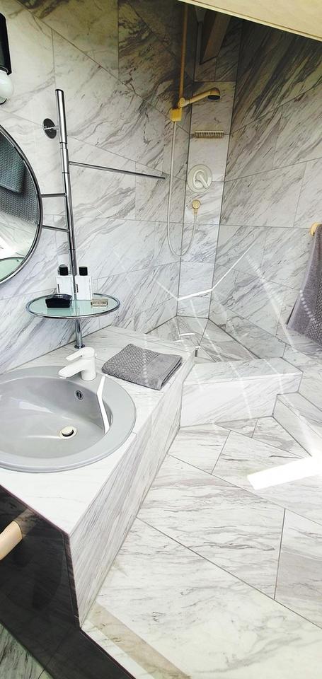 Kapitalanlage: Hochwertige 3,5-Zimmer-DG-Galeriewohnung mit 2 Balkonen, 2 Bädern, TG – Bild 11