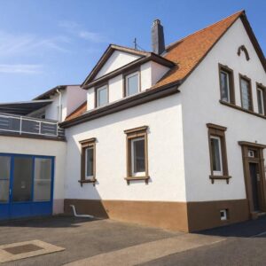 Saniertes Wohnhaus mit großzügiger Terrasse, Wellnessbereich und Sauna