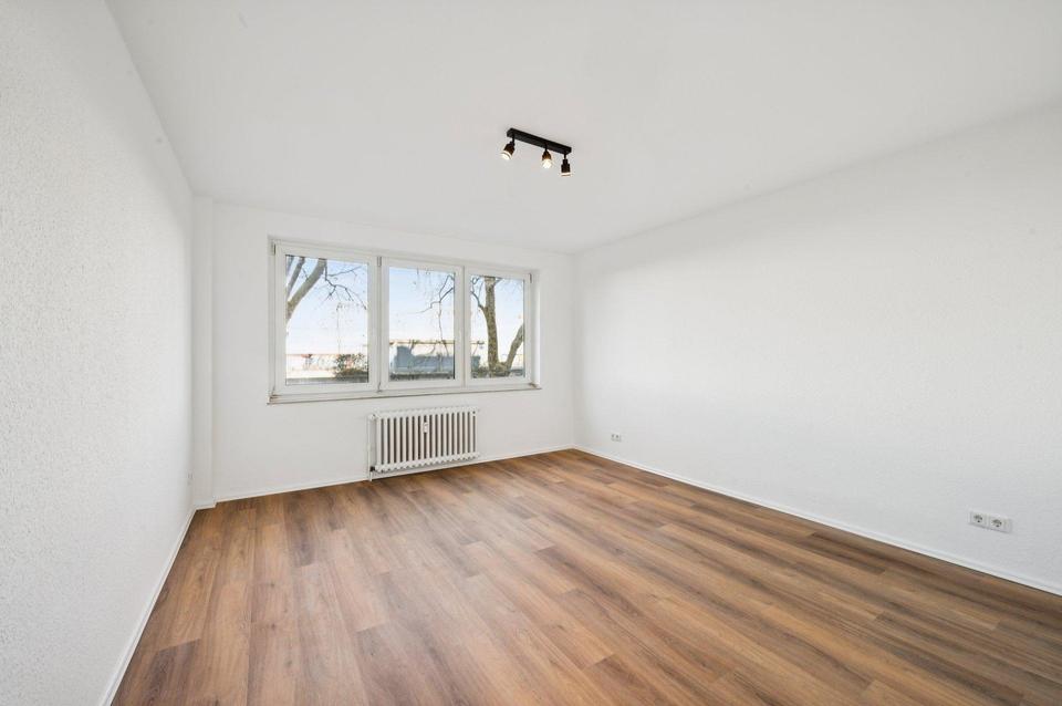 Sofort bezugsfrei! 2-Zimmerwohnung mit Balkon und Garagenstellplatz – Bild 3