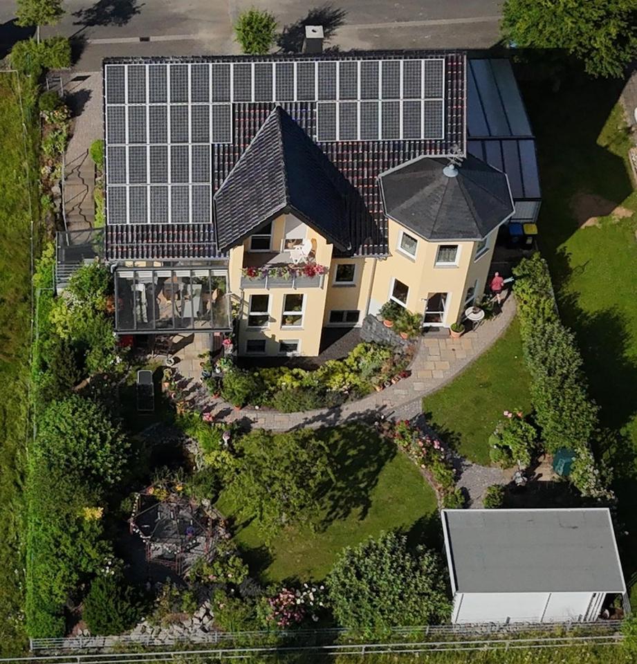 Wundervolles Niedrigenergie-EFH mit ELW/Praxis/Büro in bester Wohnlage!