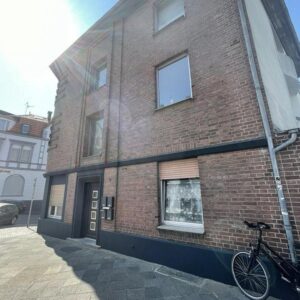 Zimmer in Mädchen WG - In zentraler sanierter Wohnung mit zwei Bädern