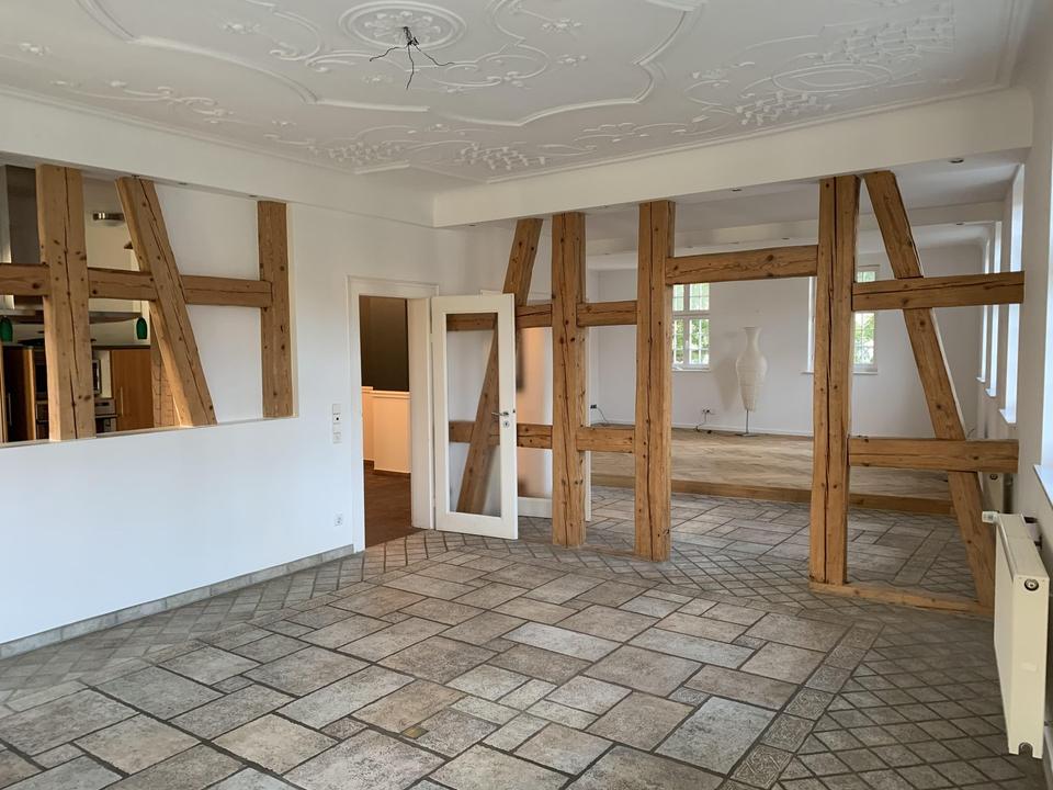 Wohnen im Schloss: Exklusive 4/5-Zimmer-Wohnung mit besonderem Flair – Bild 3