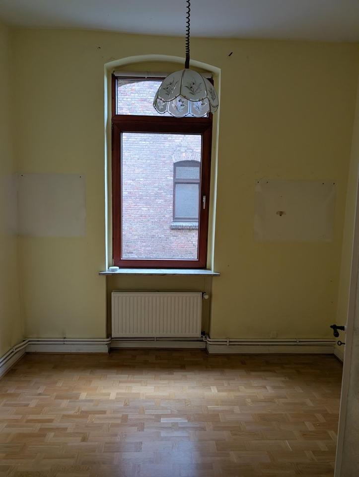 BS Innenstadtnah: 5-Zi. Altbau Wohnung im 1. OG von Privat: BLK, Stuck, Parkett, Garten – Bild 8