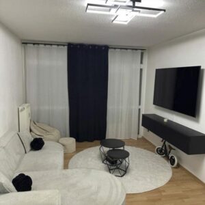 Schöne, modernisierte 2-Zimmer-Wohnung mit zwei Wintergärten – voll möbliert