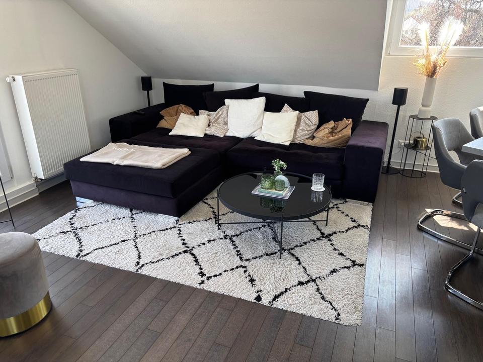 Schöne und helle 2,5 Zimmerwohnung in traumhafter Lage – Bild 2