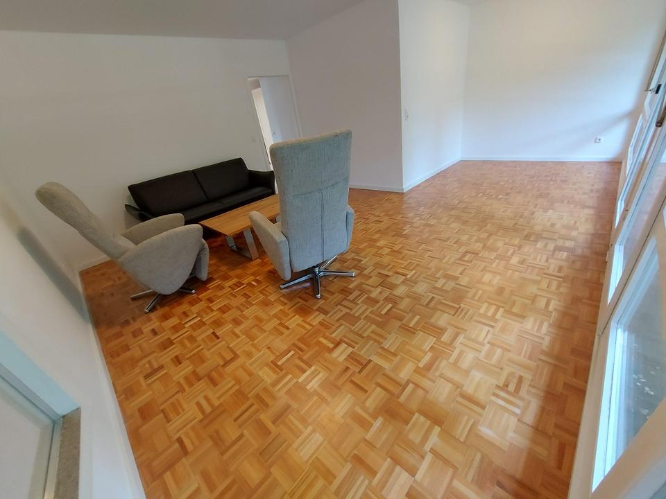 Schöne helle 3 Zimmerwohnung mit Essecke Zentral im Grünen von Wiesbaden, 2 Balkone – Bild 3