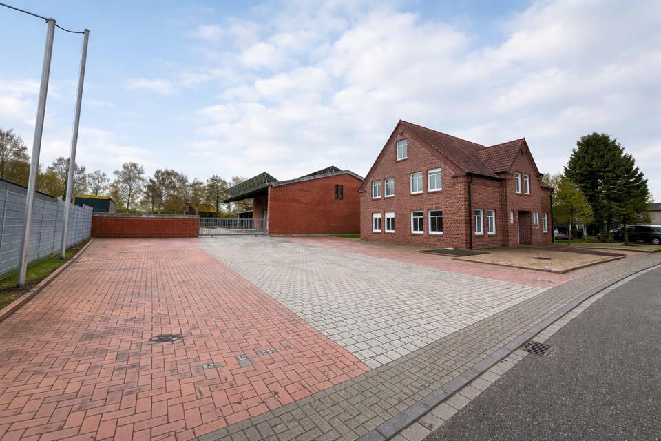 Top Gewerbeobjekt! Modernes Büro mit Lagerhalle & Stellplätze