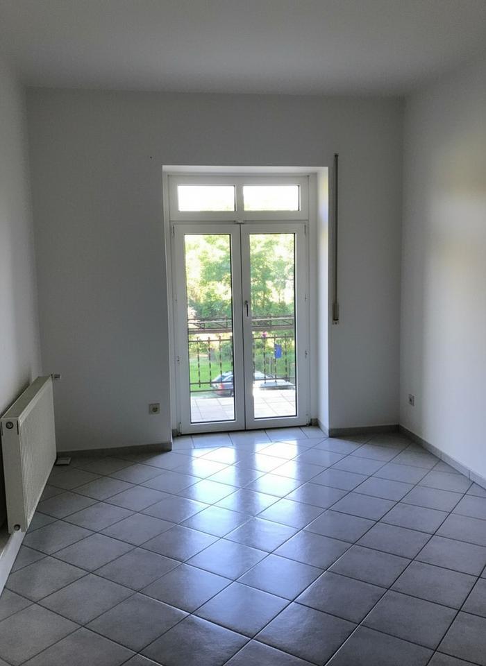 Altbauwohnung mit hellen Räumen & Balkon – Bild 4