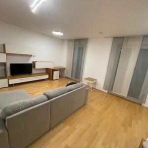 Stilvolle, neuwertige 1,5-Zimmer-Erdgeschosswohnung mit Einbauküche in Frankfurt am Main