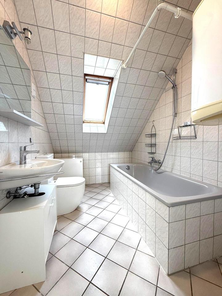 Schöne 3-Zimmer DG-Wohnung inkl. Küche * in Rheinstetten – Bild 6