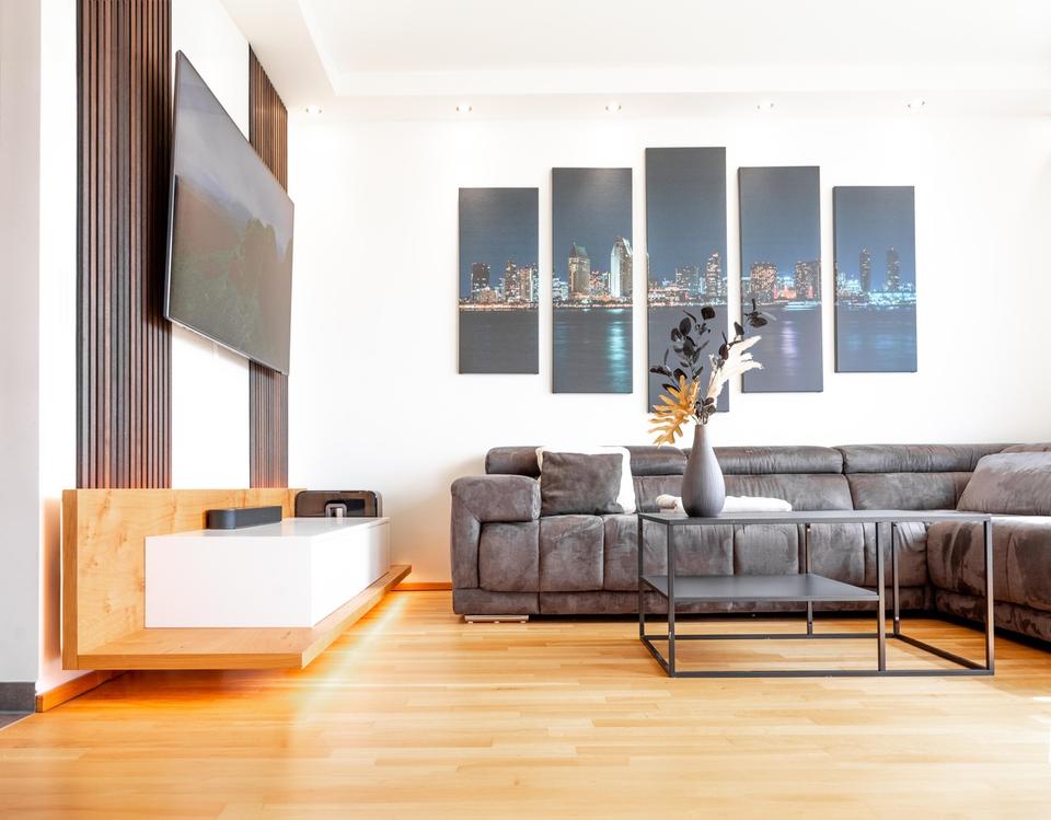 *wunderschönes Wohnambiente, 4 Zi, ca. 108 m², inkl. EBK, lux. Möblierung u. Balkon, zentrumsnah* – Bild 2