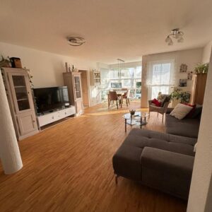 Attraktive 4 ZKB Wohnung mit Gäste WC und Tiefgarage - provisionsfrei