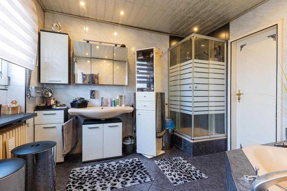 Wohnen wie im Haus: 250 m² auf einer Ebene , separater Eingang, riesen Terrasse – Bild 15