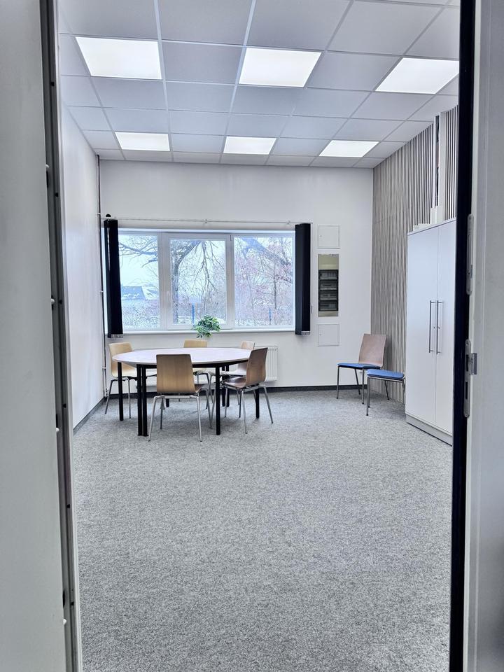 Lagerhalle / Produktionshalle mit Büroräumen – Bild 8