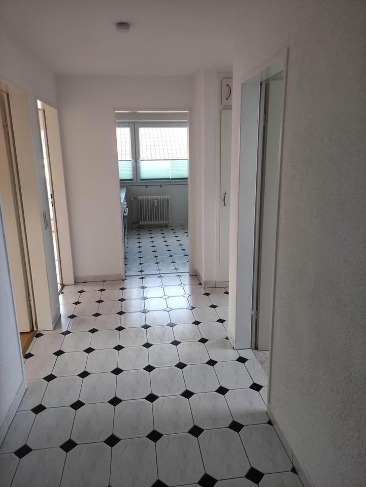 3-Zimmer-DG Wohnung in guter Lage mit Aussicht – Bild 4