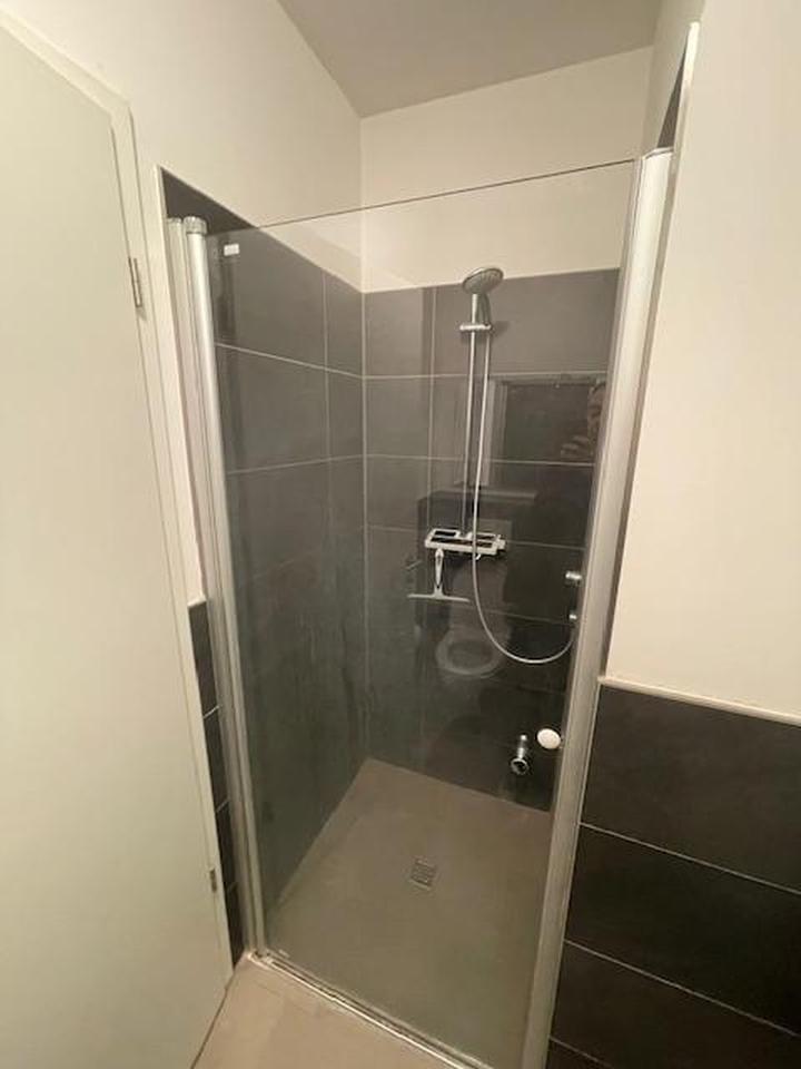 Stilvolle, neuwertige 1,5-Zimmer-Erdgeschosswohnung mit Einbauküche in Frankfurt am Main – Bild 6