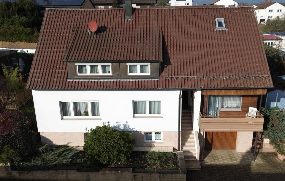 Sehr gepflegtes Ein-/ Zweifamilienhaus in Lomersheim, Garten, Balkon, Garage, – Bild 2