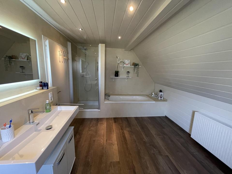 Kernsaniertes Einfamilienhaus in bester Lage – Bild 17