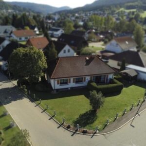 Einfamilienhaus Bungalow mit Sonnigem großem Grundstück