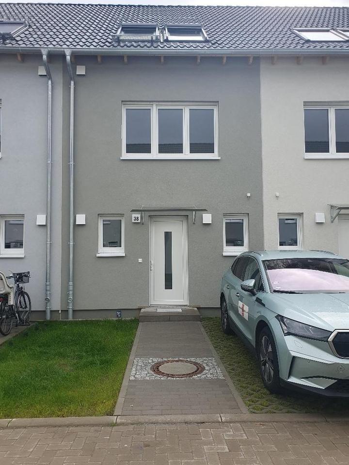 Möbliertes Zimmer in modernem Neubau-Reihenhaus in Zossen (Wünsdorf)