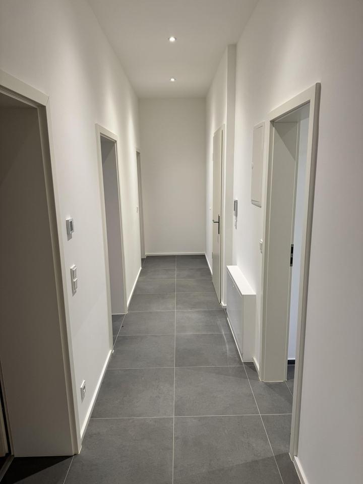 Wunderschöne 3-Zimmer-Wohnung mit Balkon und Küche – Bild 9