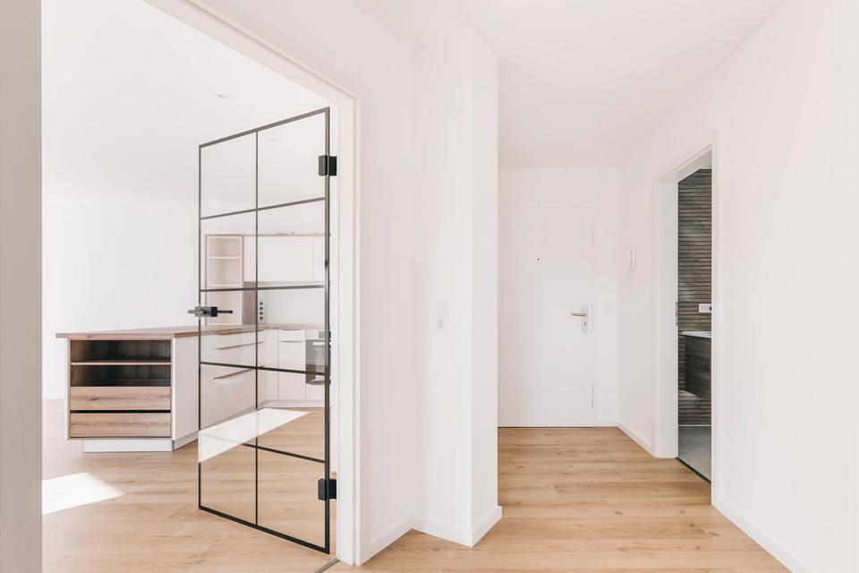 Helle Zwei-Raum-Wohnung mit offener Wohnküche in Top-Lage! – Bild 9