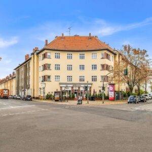 BEZUGSFREI II Sanierte 2,5-Zimmer-Altbauwohnung mit Balkon im 2. OG