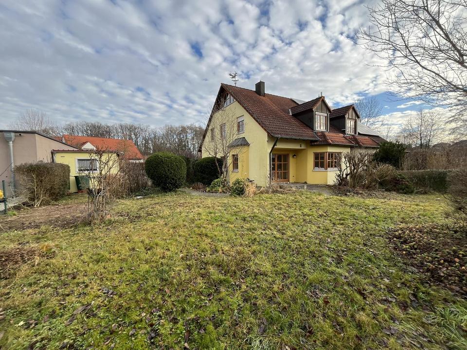 ATTRAKTIVE DOPPELHAUSHÄLFTE IN STEGAURACH MIT GROSSZÜGIGEM GARTEN UND GARAGE – Bild 2