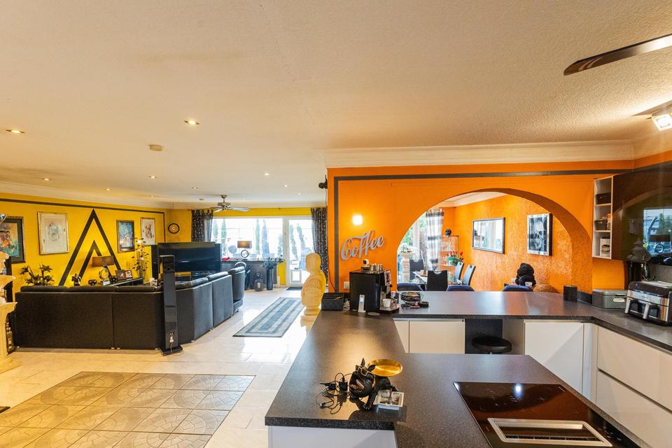 Wohnen wie im Haus: 250 m² auf einer Ebene , separater Eingang, riesen Terrasse – Bild 9