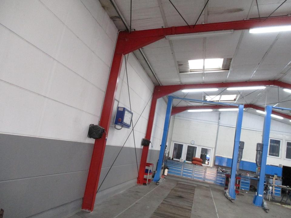 Pkw Werkstatt-KFZ-Transporter-LKw Werkstatt mit Autoplatz – Bild 11