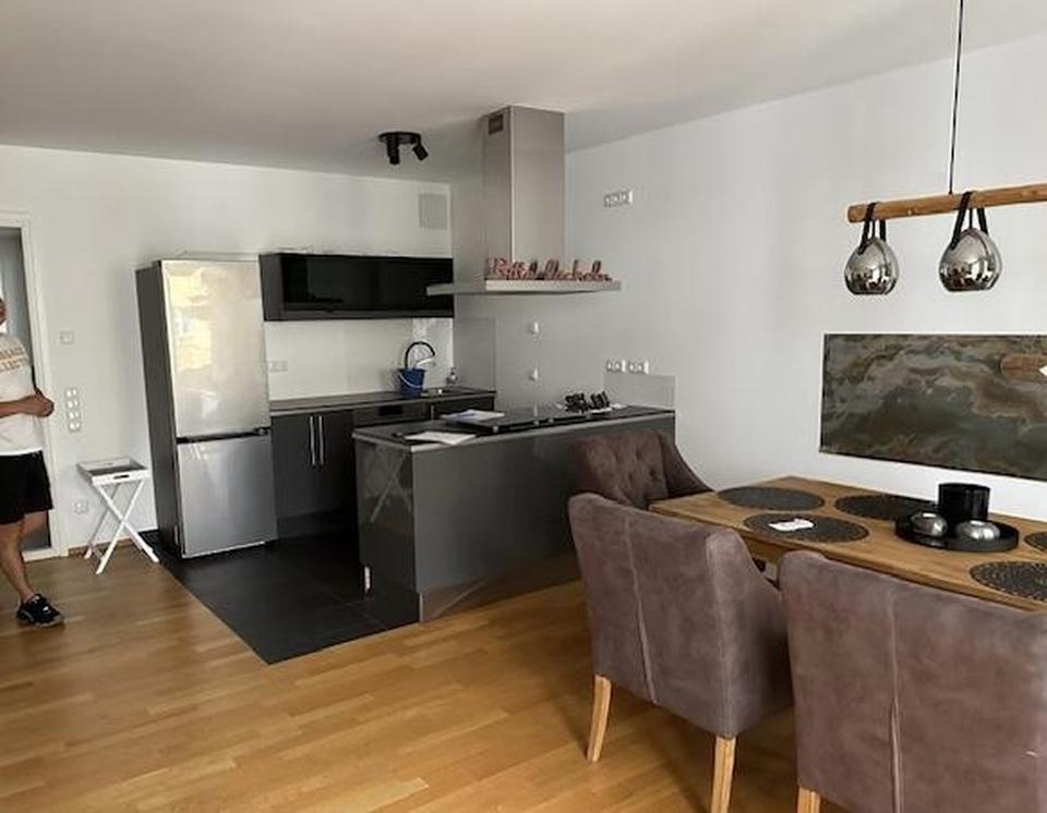 Schöne, lichtdurchflutete voll möbilierte zwei Zimmer Wohnung in Ludwigsvorstadt – Bild 5