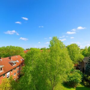 Sanierte Wohnung mit Weitblick und inkl. PKW-Stellplatz, bezugsfertig