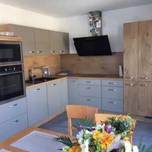 Schöne Dachgeschosswohnung mit einer großen Terasse und Bergsicht