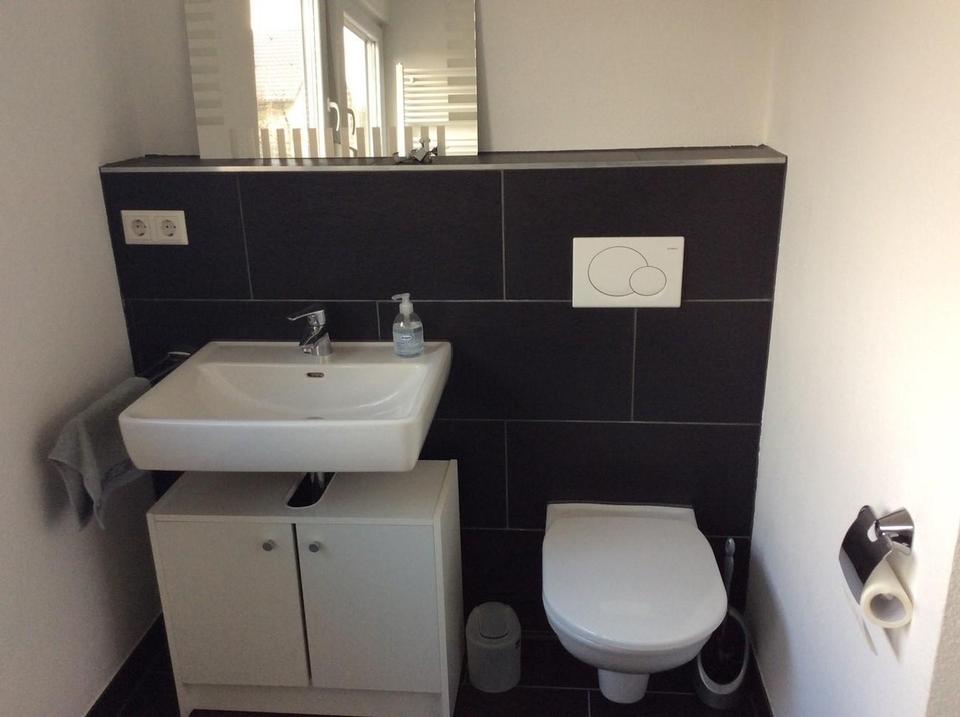 Schöne und helle 2,5 Zimmerwohnung in traumhafter Lage – Bild 4