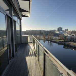 Exklusives Penthouse mit direktem Wasserblick auf die Spree, Dachterrasse & Garage, 3 Zimmer