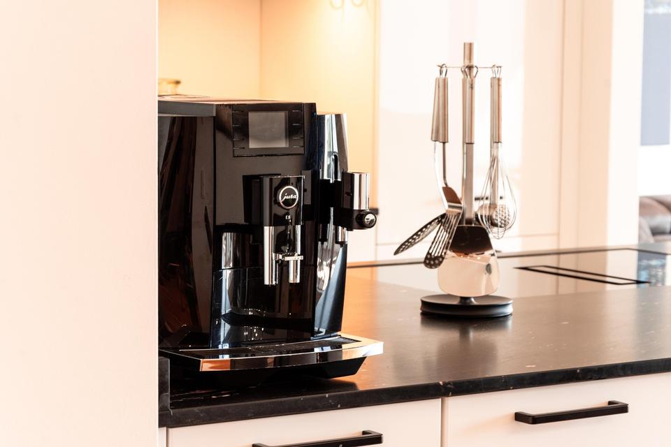 *wunderschönes Wohnambiente, 4 Zi, ca. 108 m², inkl. EBK, lux. Möblierung u. Balkon, zentrumsnah* – Bild 6