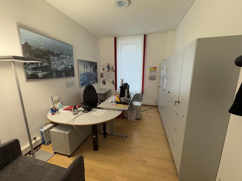 Hoch frequentierte Büro-/Praxisetage (ca. 130 m²) in zentraler Lage der Baden-Badener Weststadt! – Bild 2