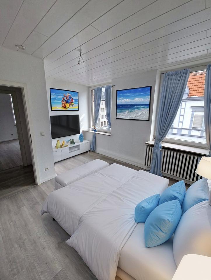 Zimmer in Mädchen WG - In zentraler sanierter Wohnung mit zwei Bädern – Bild 2