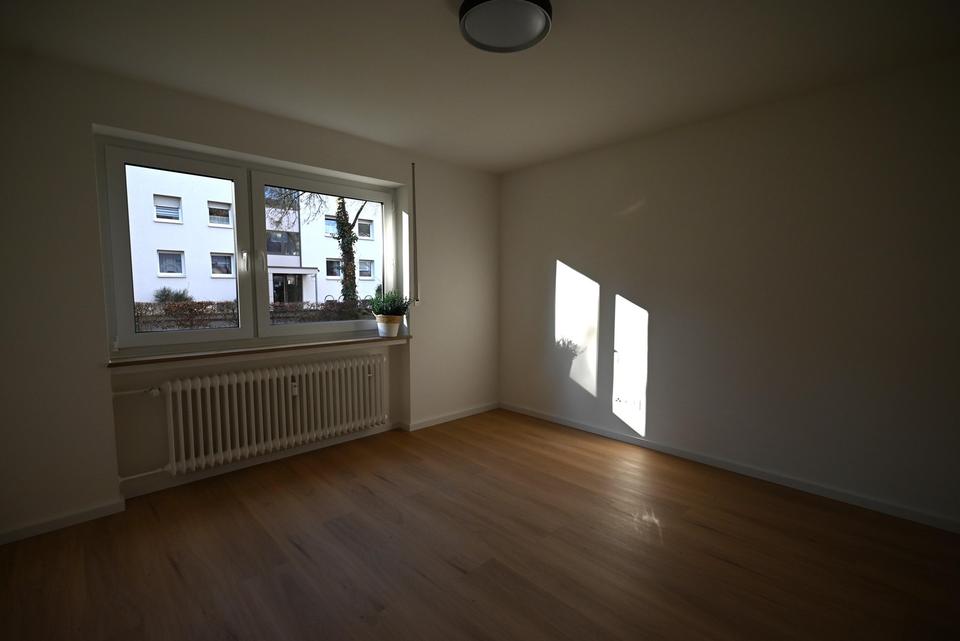 Sehr schöne, modernisierte 3-ZW mit Loggia und Stellplatz nähe Fürther Klinikum – Bild 12