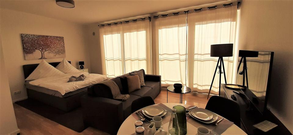 Unbefristet - Rooftop Studio Furnished / Dachgeschoss Studio Möbliert – Bild 3