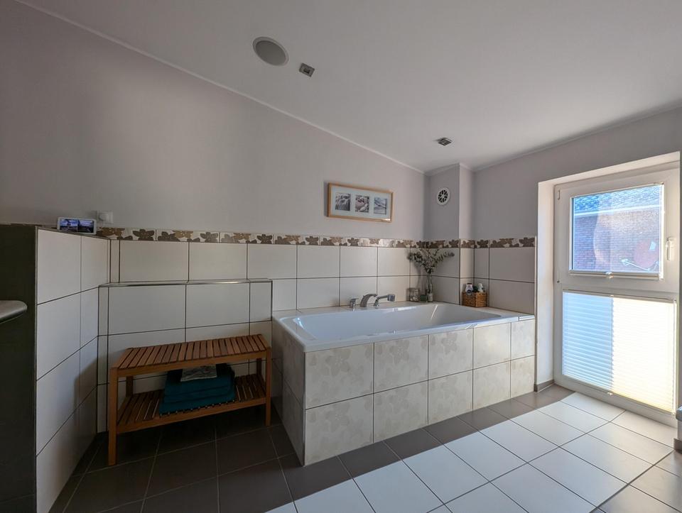 Architektenhaus (KfW 40) mit Schwimmteich + Nebengebäude ( 78 m²)+Solar – Bild 19