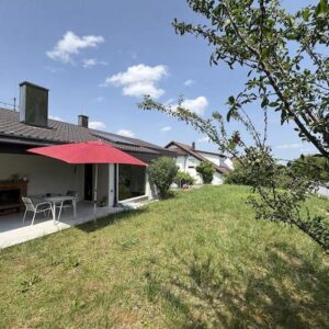 Von privat: Ruhiges Einfamilienhaus mit Einliegerwohnung