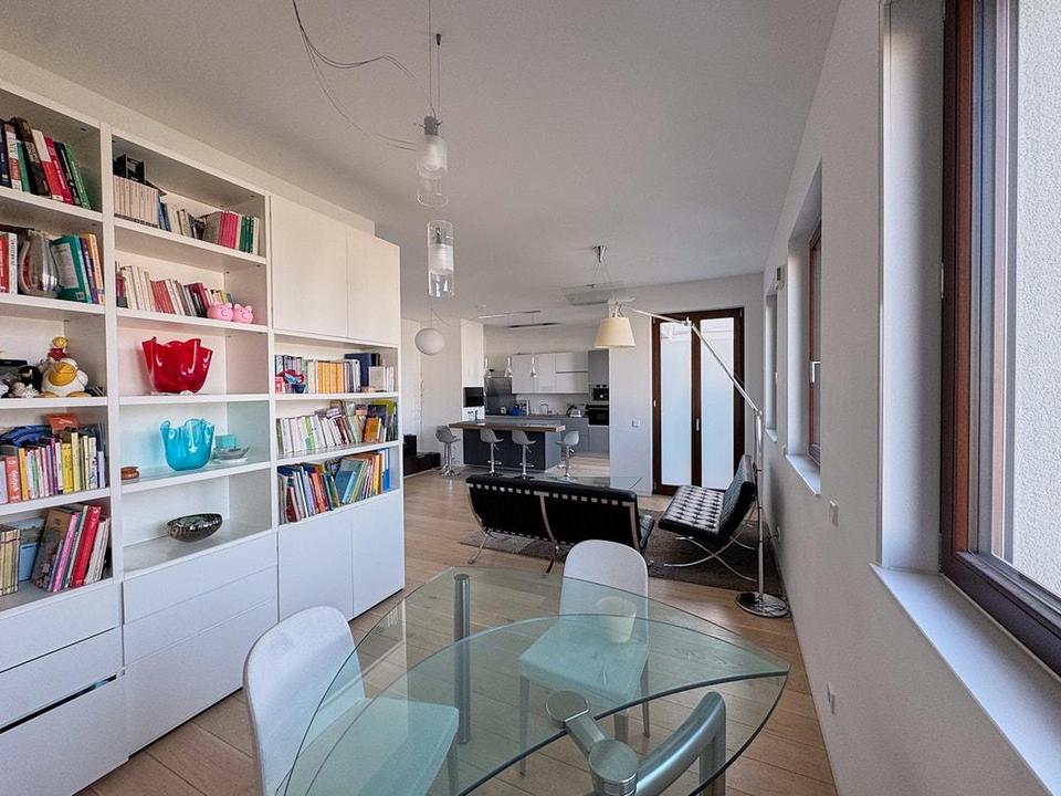 Skyline-Logenplatz & Lichtflut über dem Ostend: Design-Penthouse mit 3m Deckenhöhe – Bild 5