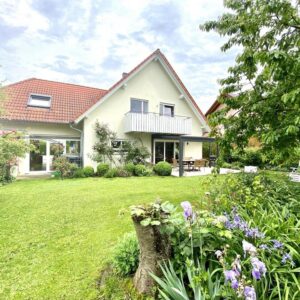 Feldrandlage & Sonnenuntergang inklusive – großzügiges EFH mit Garten, PV & Einliegeroption