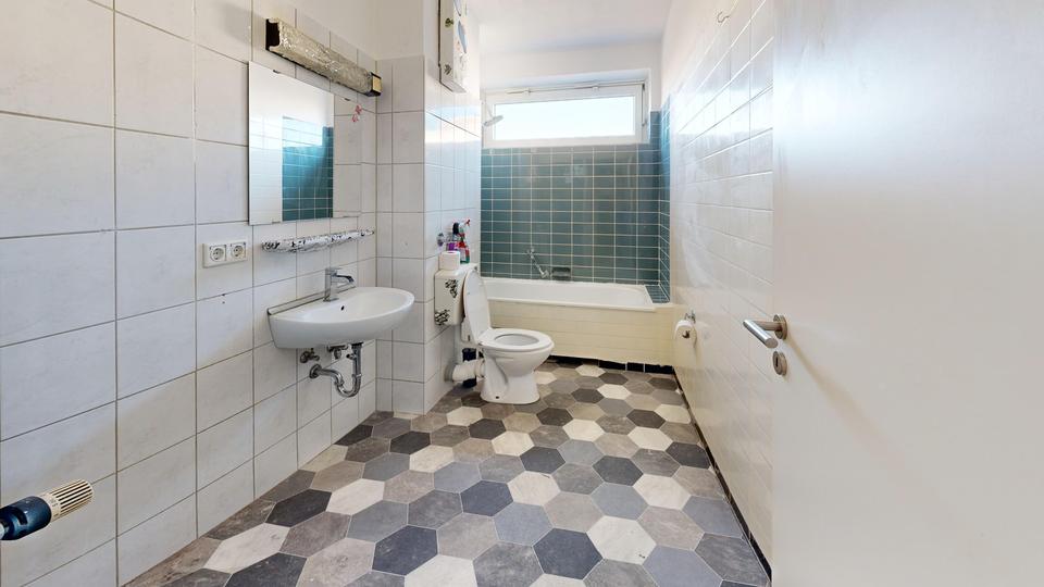 Bezugsfreie Eigentumswohnung mit Balkon – Bild 2