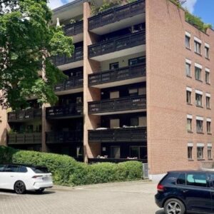 Wohnen in der Altstadt: Provisionsfrei, bezugsfertig Hochparterre-Wohnung am Koenigmuseum